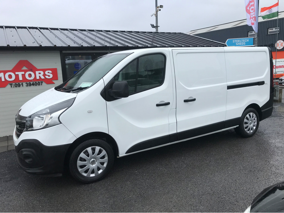 2021 Renault Trafic - image 12