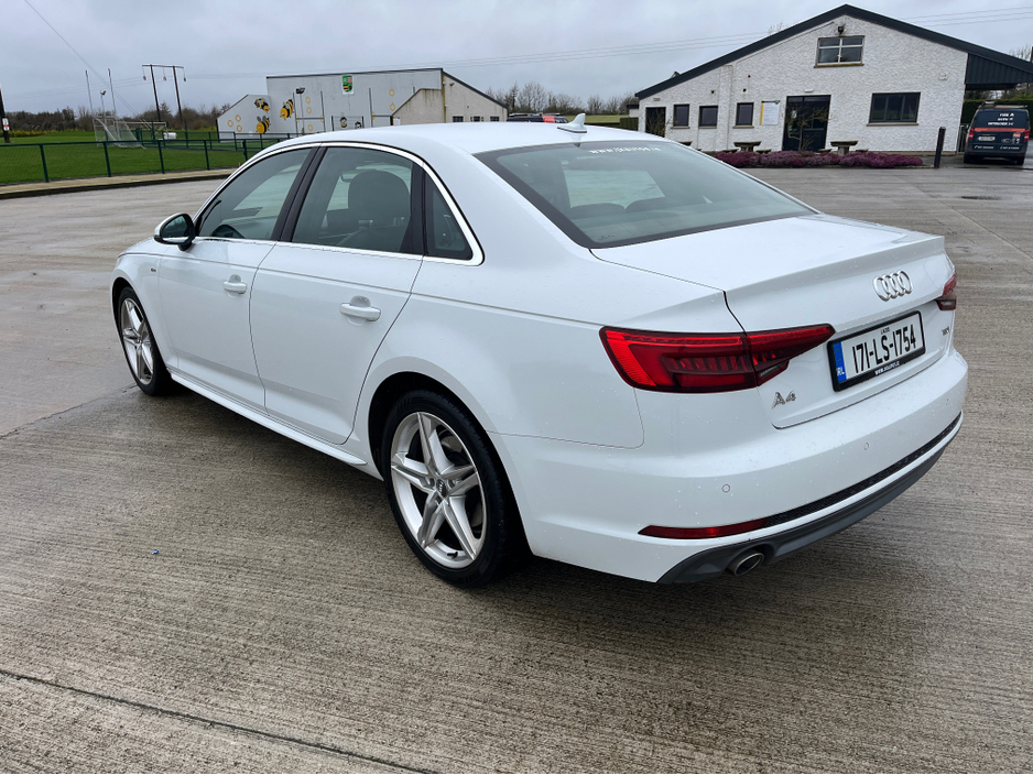 2017 Audi A4 - image 10