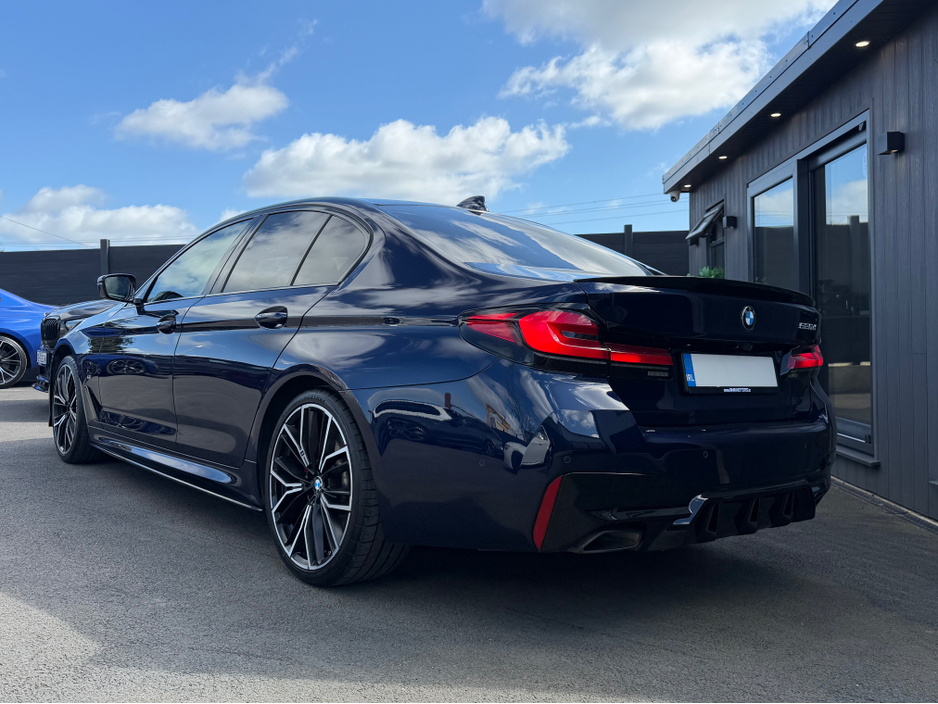 2022 BMW 5 Series - image 9