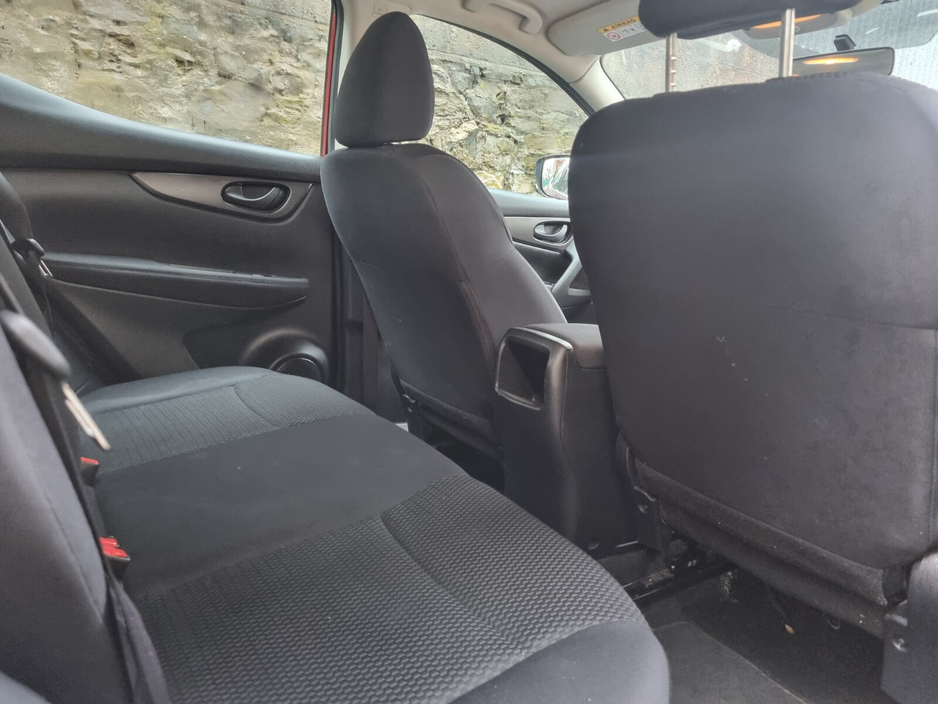 2017 Nissan Qashqai 1.2 PET XE CVT €10,000