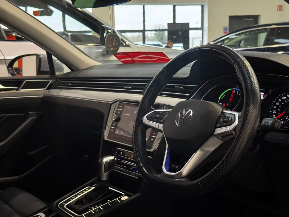 2021 Volkswagen Passat - image 13