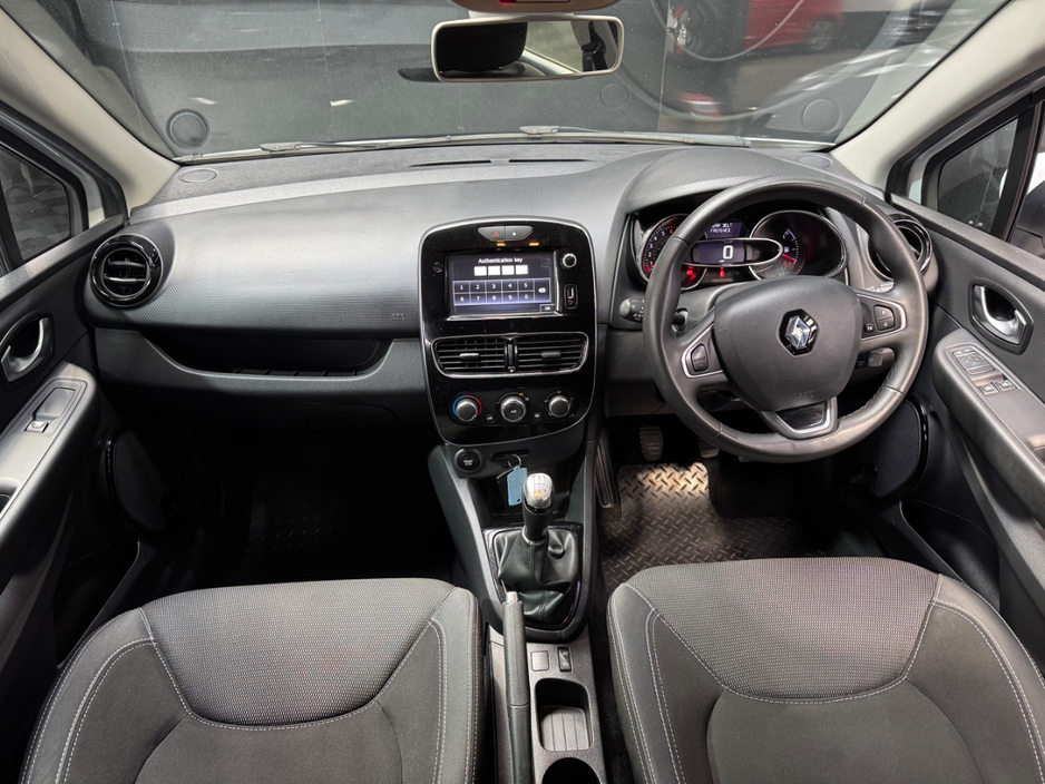 2017 Renault Clio - image 15