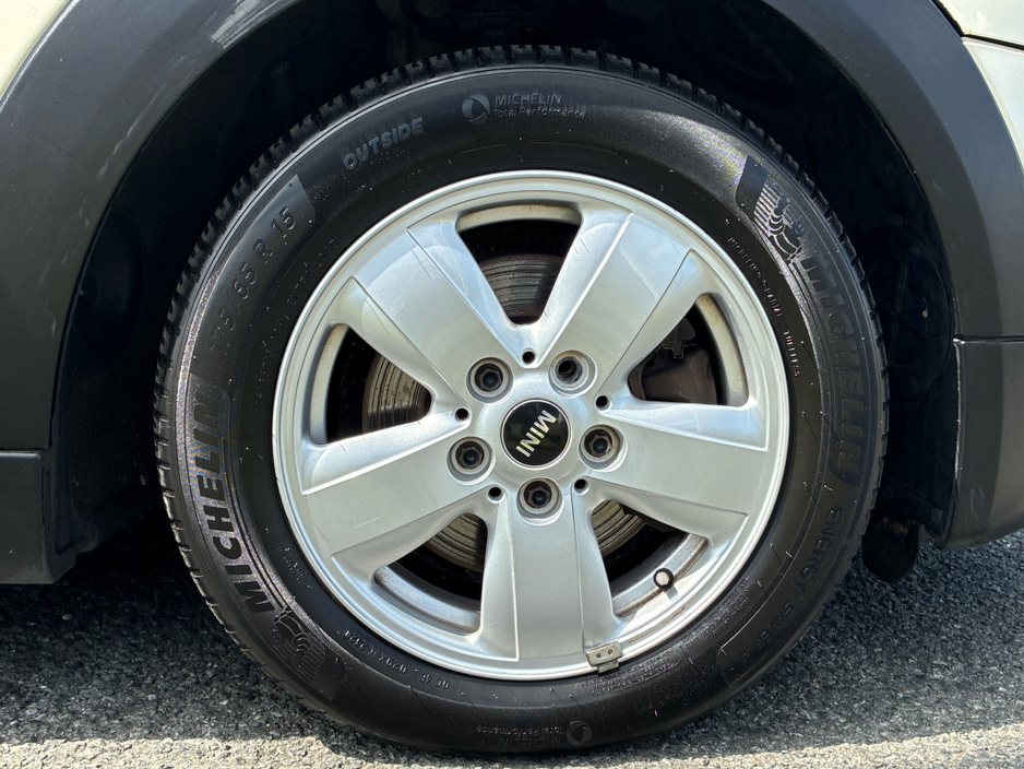 2015 MINI Cooper - image 5