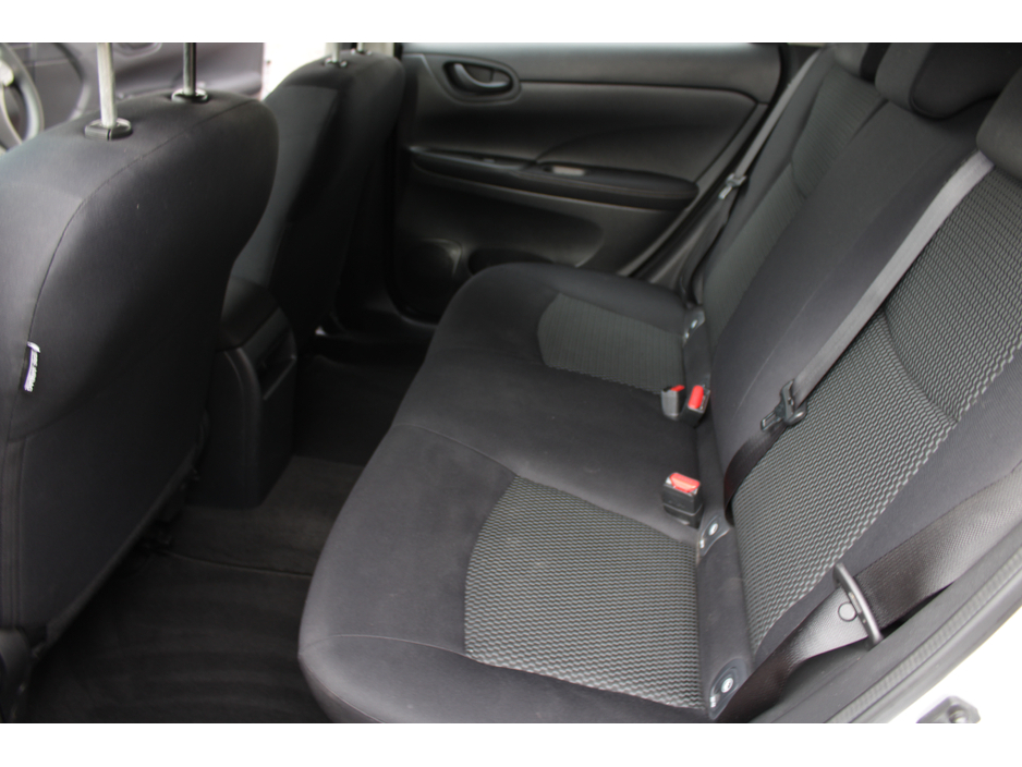 2018 Nissan Pulsar - image 18