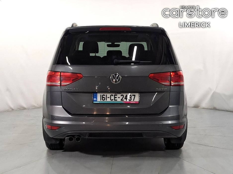 2016 Volkswagen Touran - image 4