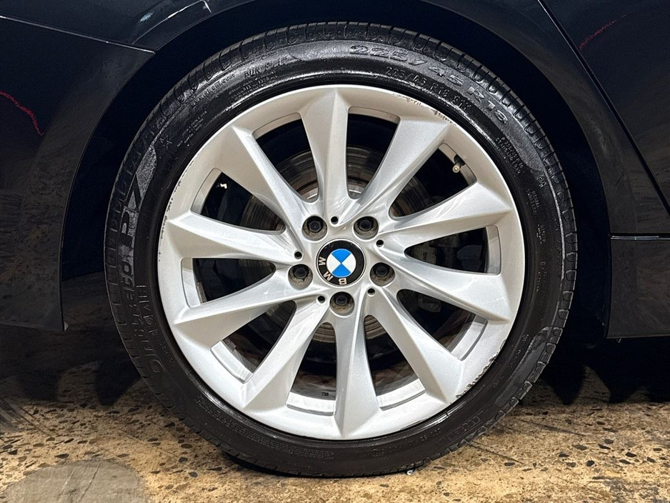 2016 BMW 3 Series - image 11