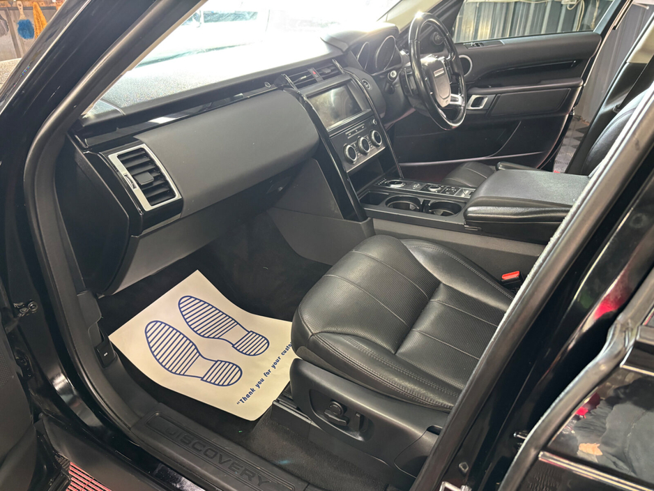 2019 Land Rover Discovery - image 15