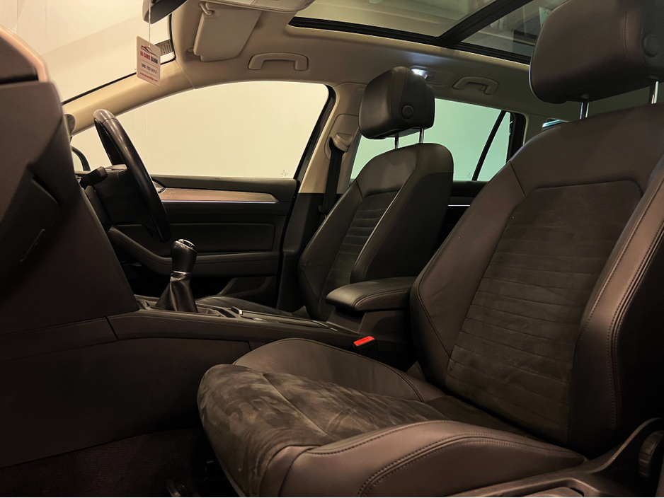 2018 Volkswagen Passat - image 22