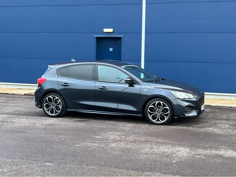 2020 Ford Focus - image 5