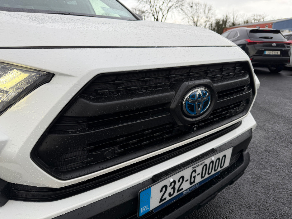 2023 Toyota Rav4 - image 13