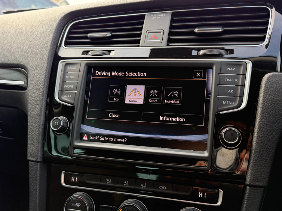 2016 Volkswagen Golf - image 25