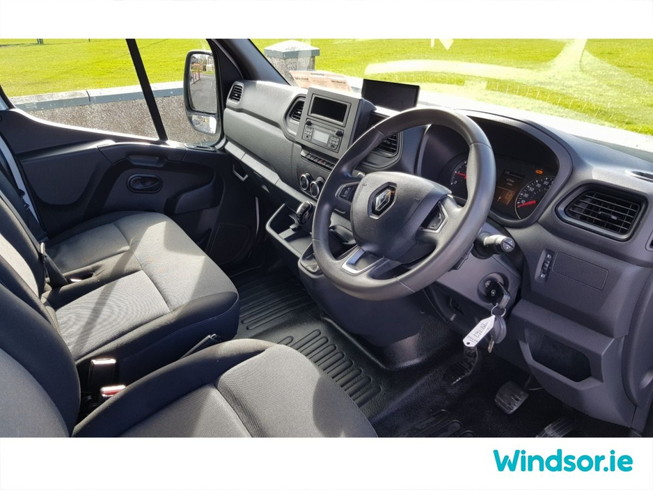 2021 Renault Master - image 10
