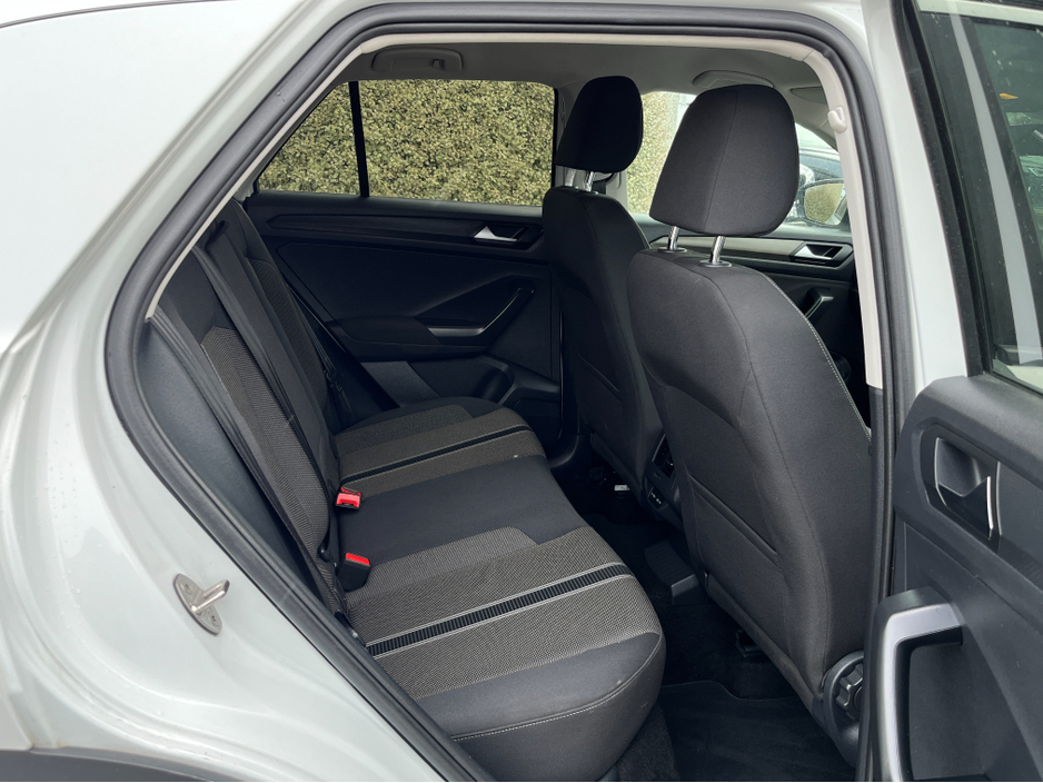 2021 Volkswagen T-Roc - image 9