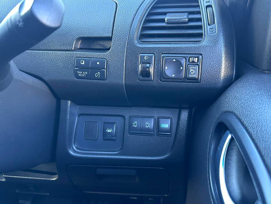 2015 Nissan Serena - image 21