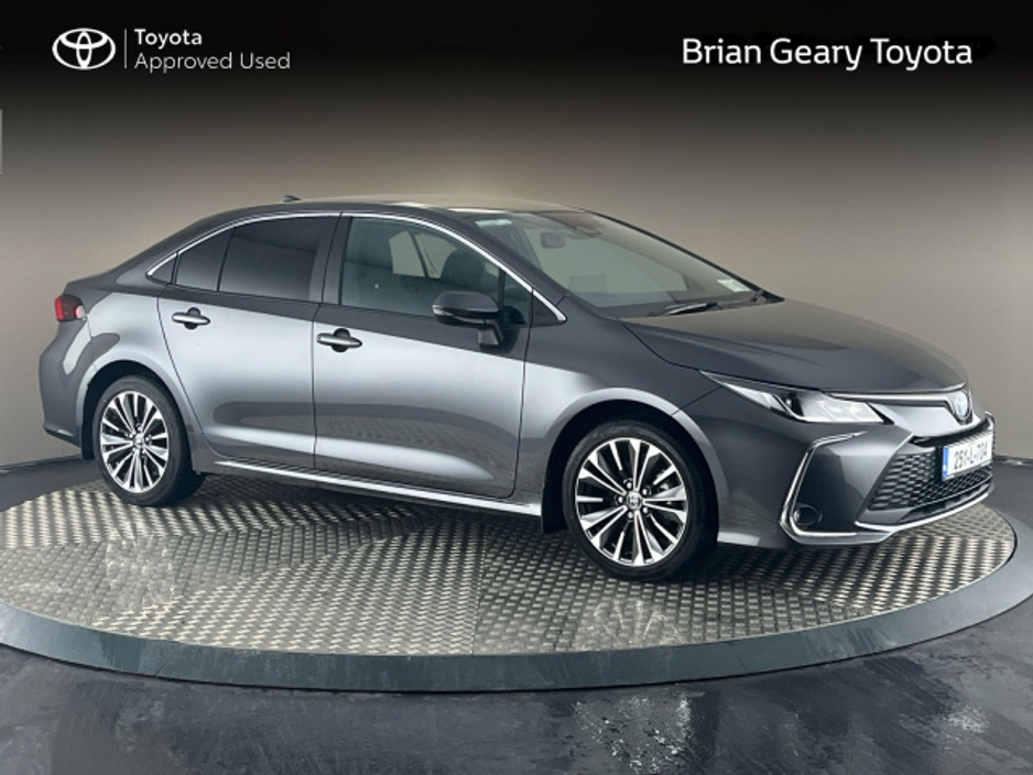 2025 Toyota Corolla HYBRID LUNA SPORT SALOON €33,950