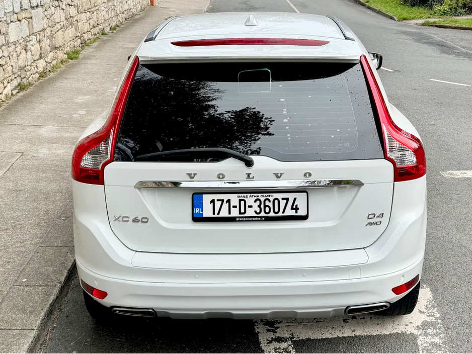 2017 Volvo XC60 - image 6