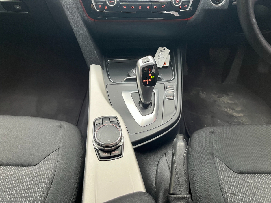 2016 BMW 3 Series - image 22