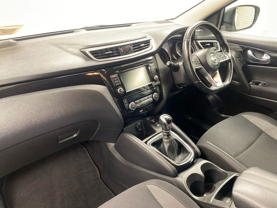 2020 Nissan Qashqai - image 2