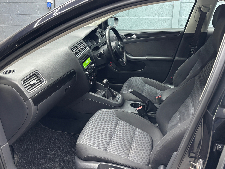 2014 Volkswagen Jetta - image 5