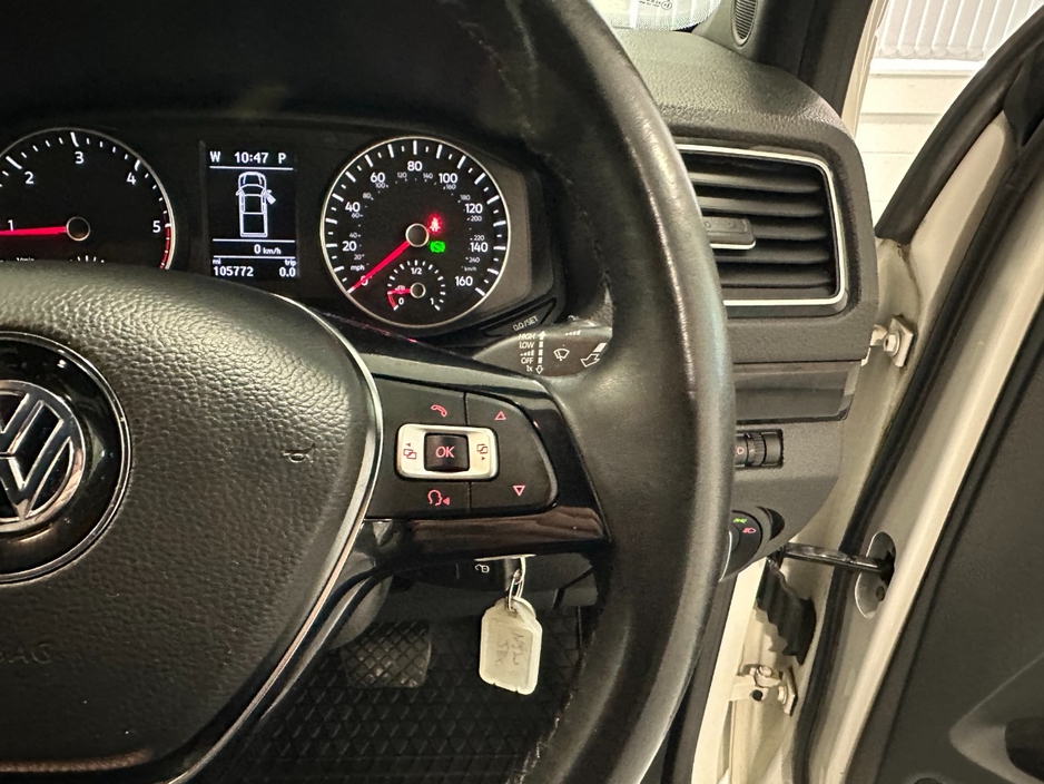 2020 Volkswagen Amarok - image 27