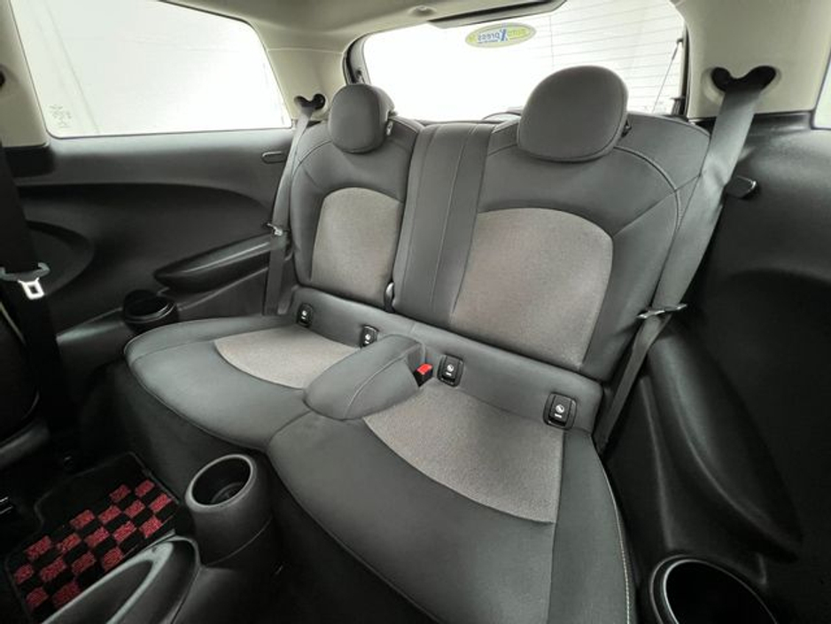 2017 MINI Cooper D - image 6