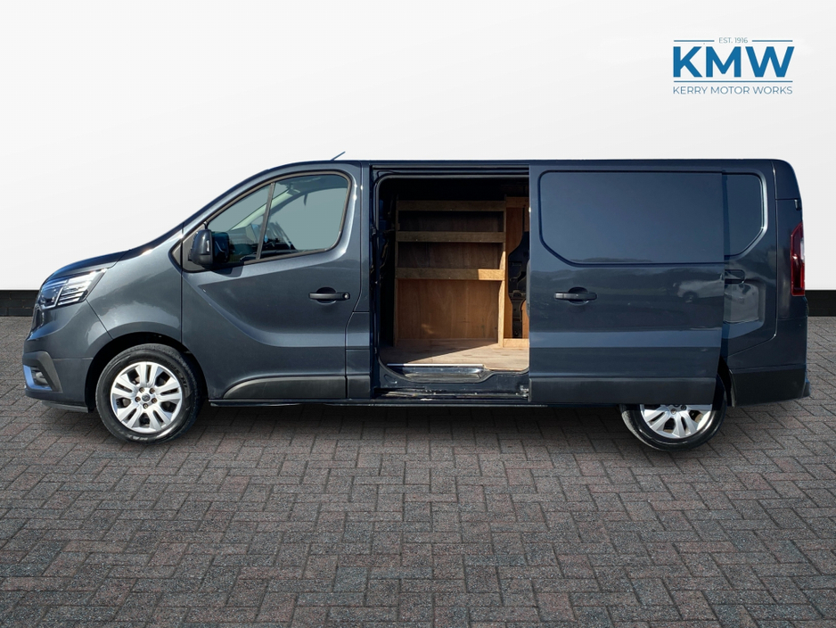 2023 Renault Trafic - image 5