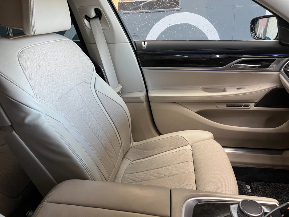 2016 BMW 7 Series €24950! 2016 BMW 7 SERIES AUTOMATIC 740E 2.0L HYBRID / 86K KMS / ADAPTIVE CRUISE CONTROL, HEATED & COOLED SEATS, REVERSE CAMERA & MORE €24,950