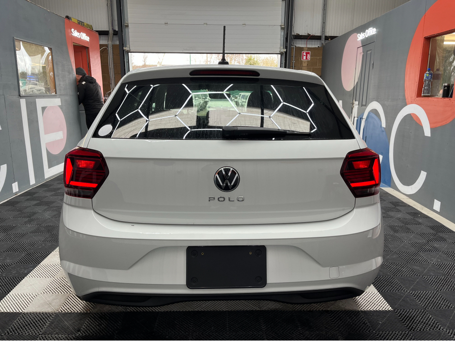 2021 Volkswagen Polo - image 3