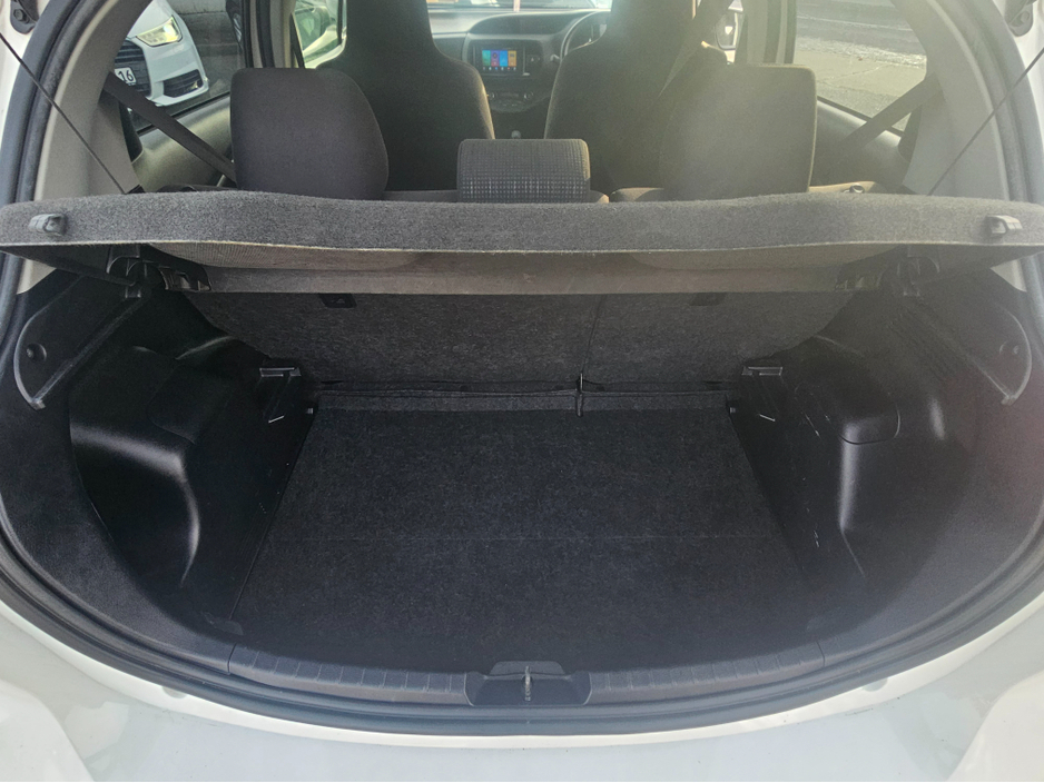 2020 Toyota Vitz - image 5