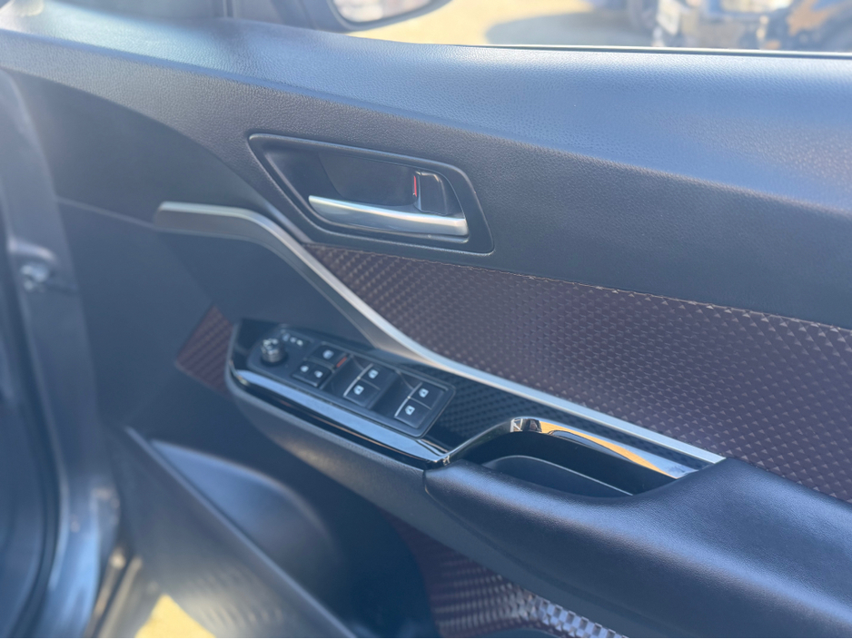 2018 Toyota C-HR - image 7