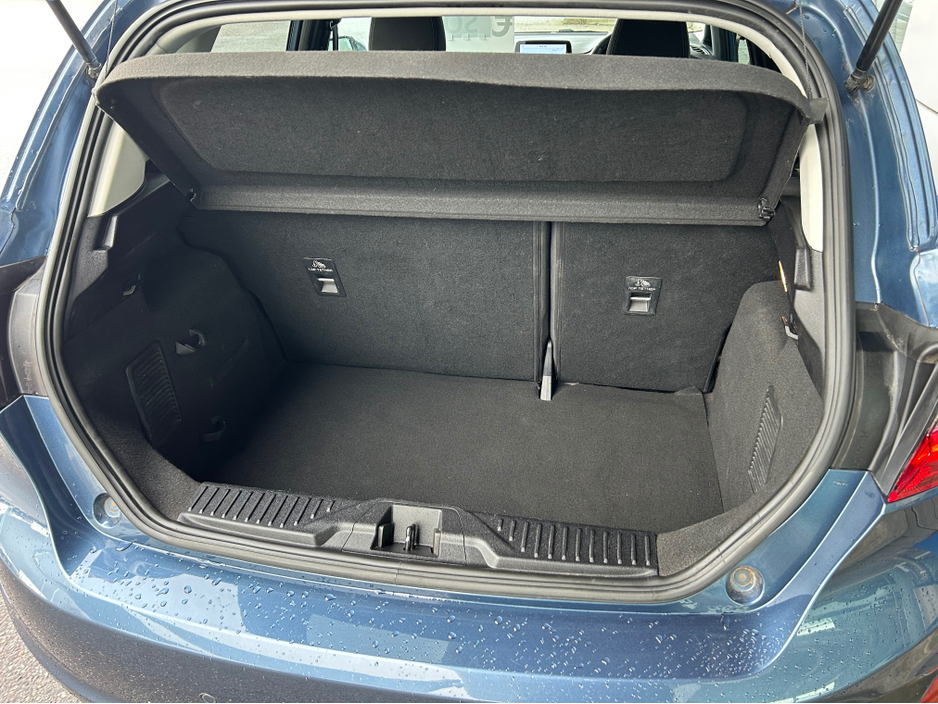 2020 Ford Fiesta - image 3