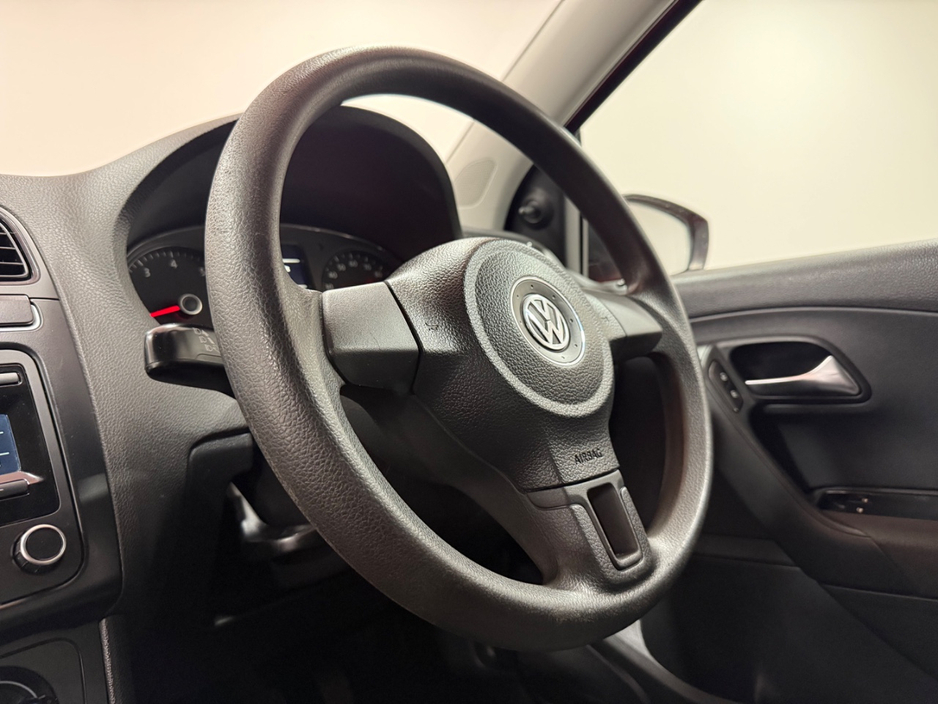 2013 Volkswagen Polo - image 14