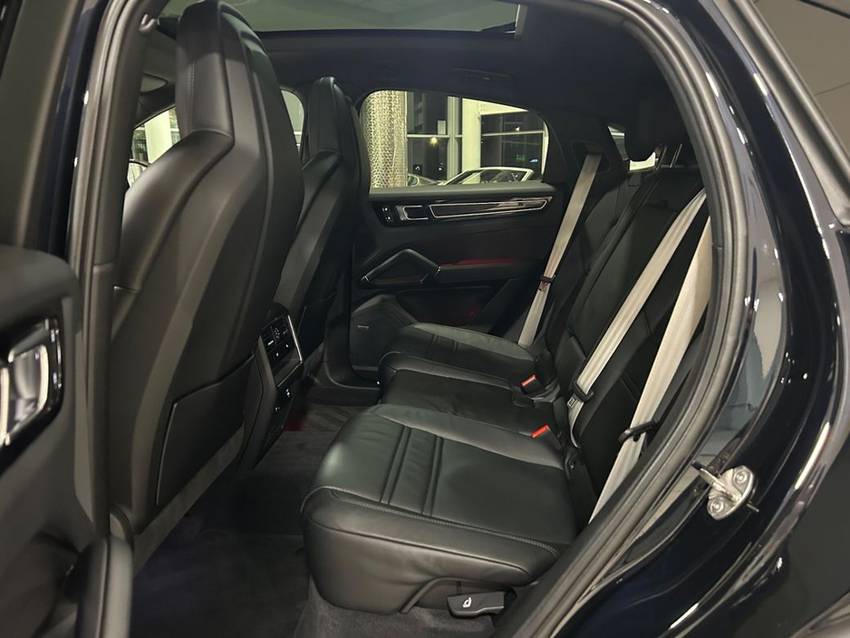 2023 Porsche Cayenne - image 22