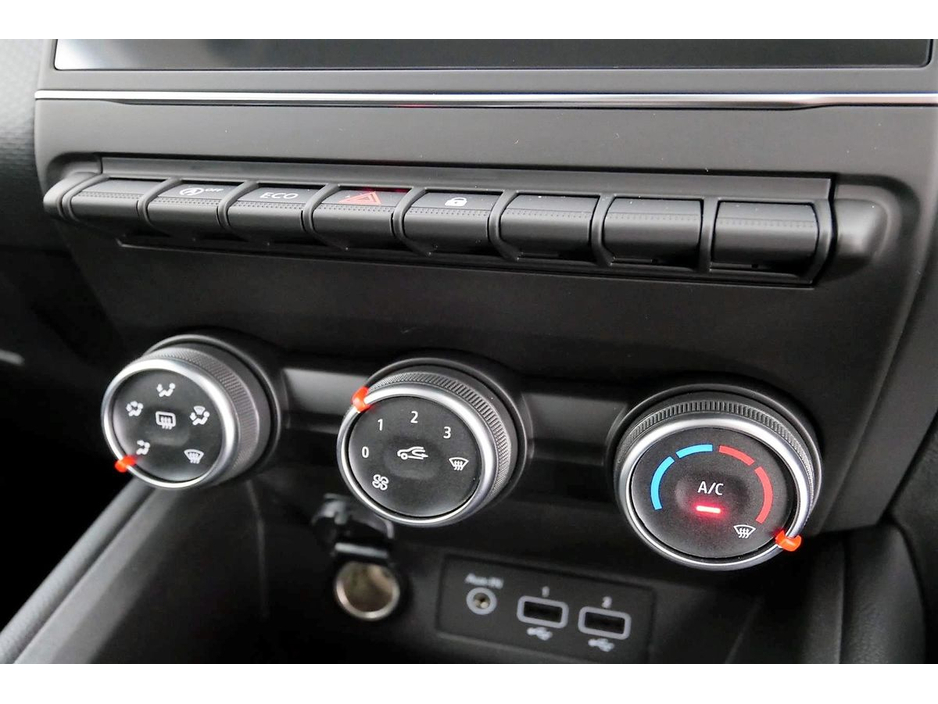 2022 Renault Clio - image 20