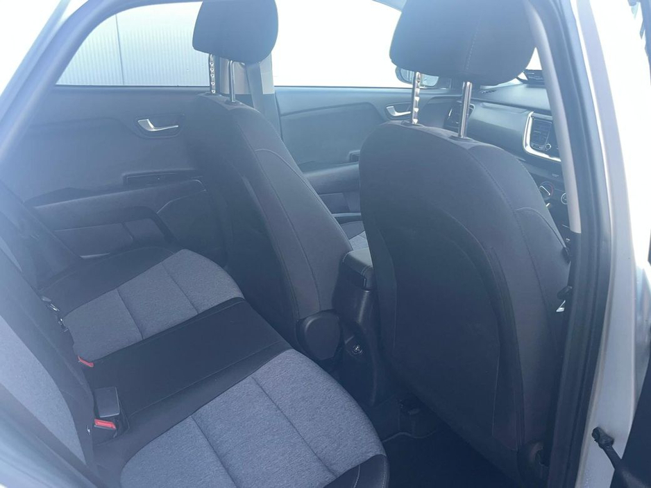 2026 Kia Stonic - image 9