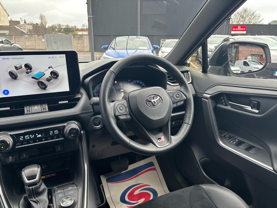 2025 Toyota Rav4 - image 9