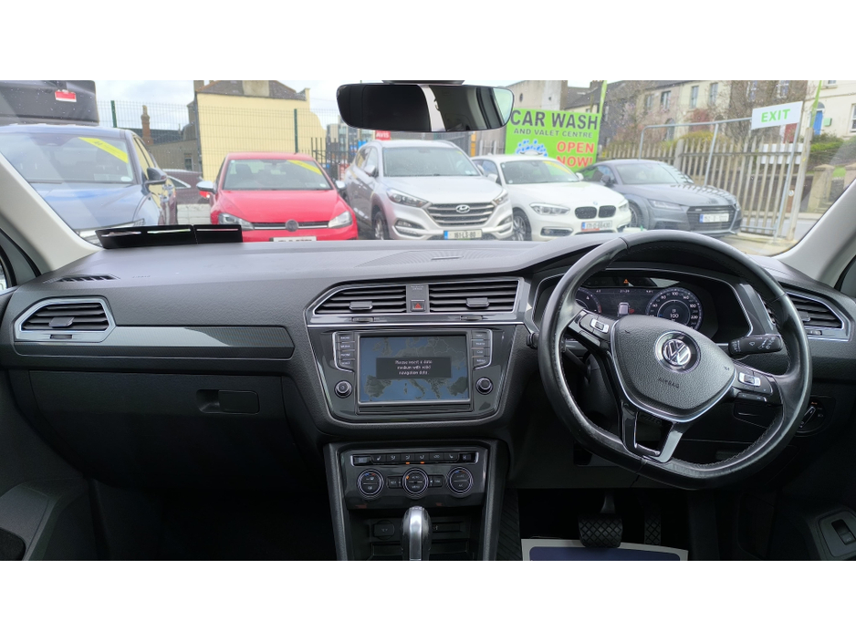 2017 Volkswagen Tiguan - image 14