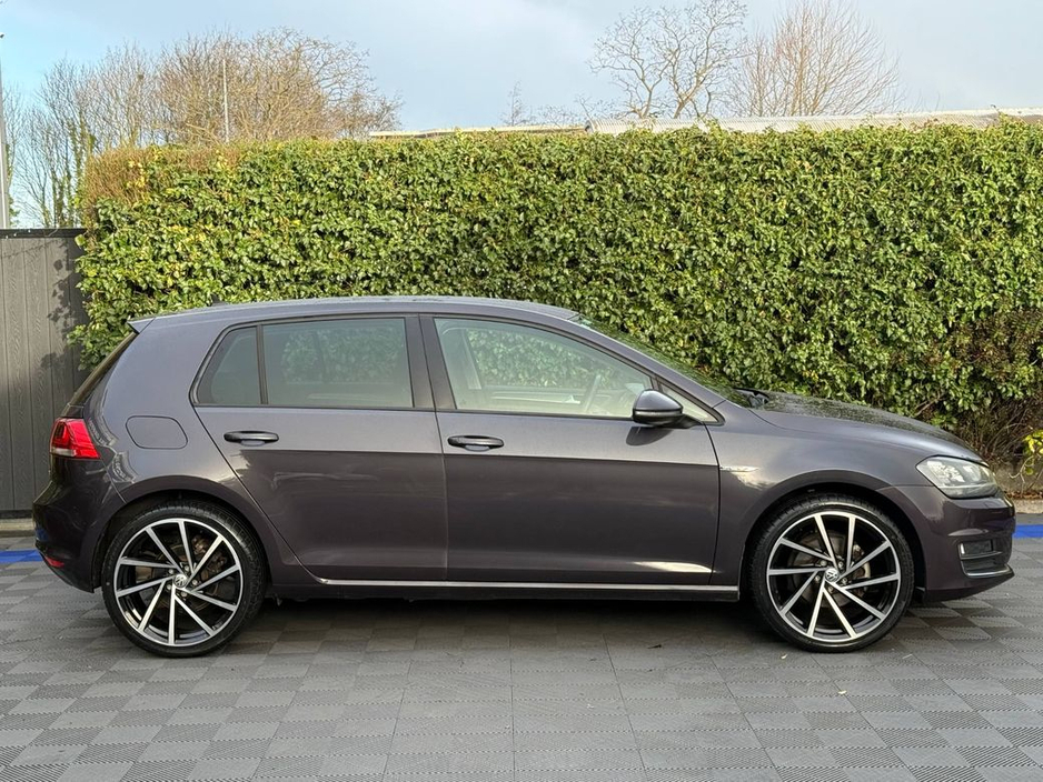2015 Volkswagen Golf R-LINE PACK 1.2 TSI AUTO // LOUNGE EDITION // NEW 19" ALLOYS // REVERSE CAMERA // ADAPTIVE CRUISE CONTROL €13,900