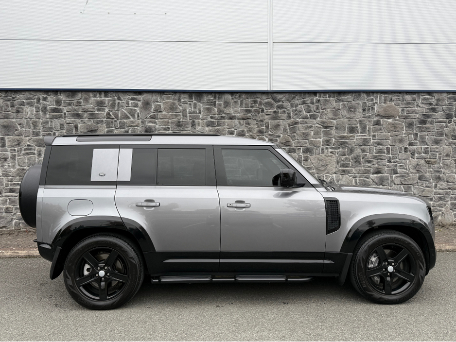 2021 Land Rover Defender - image 5