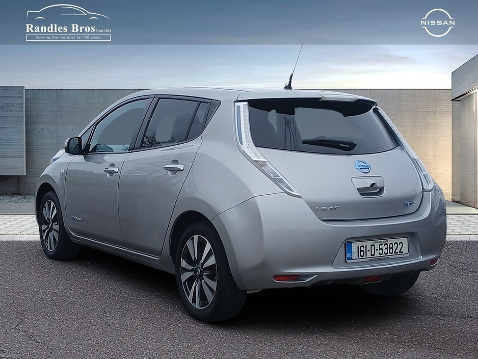 2016 Nissan Leaf - image 2