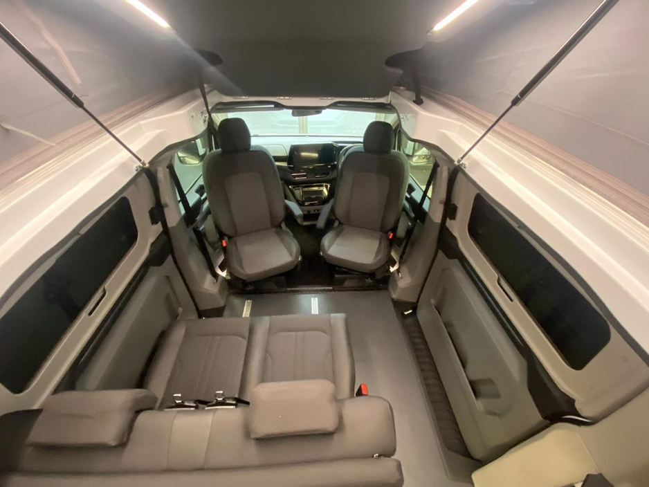 2025 Ford Tourneo Custom - image 13