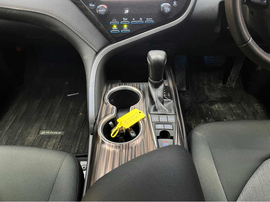 2020 Toyota Camry - image 19