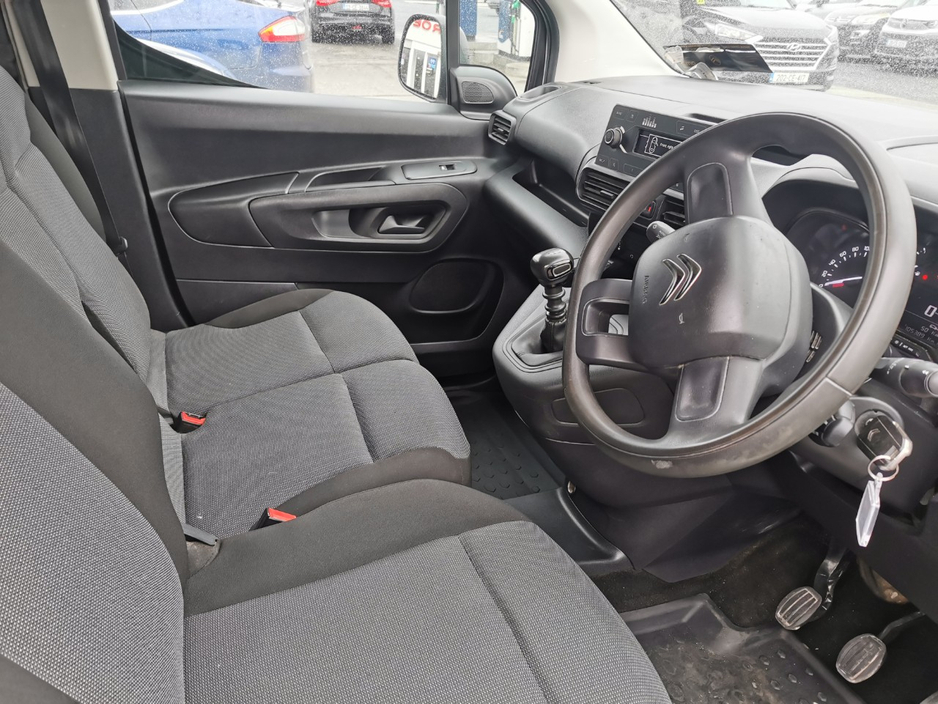 2022 Citroen Berlingo - image 14