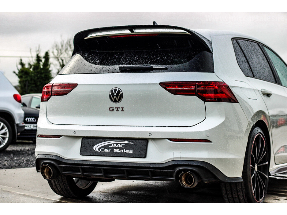 2021 Volkswagen Golf - image 12