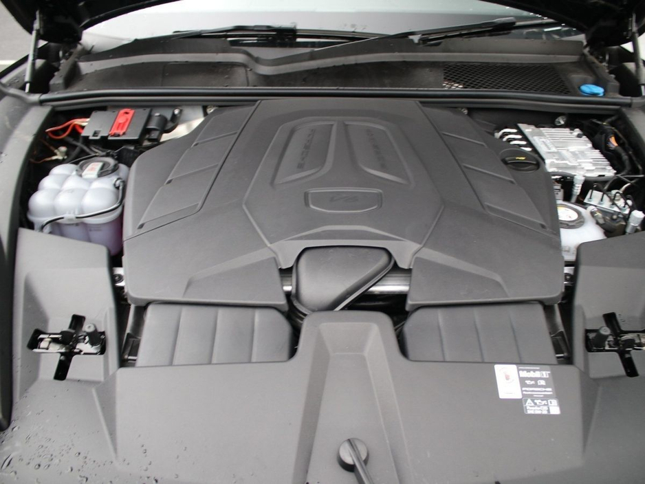 2025 Porsche Cayenne E-Hybrid Coupe €126,000