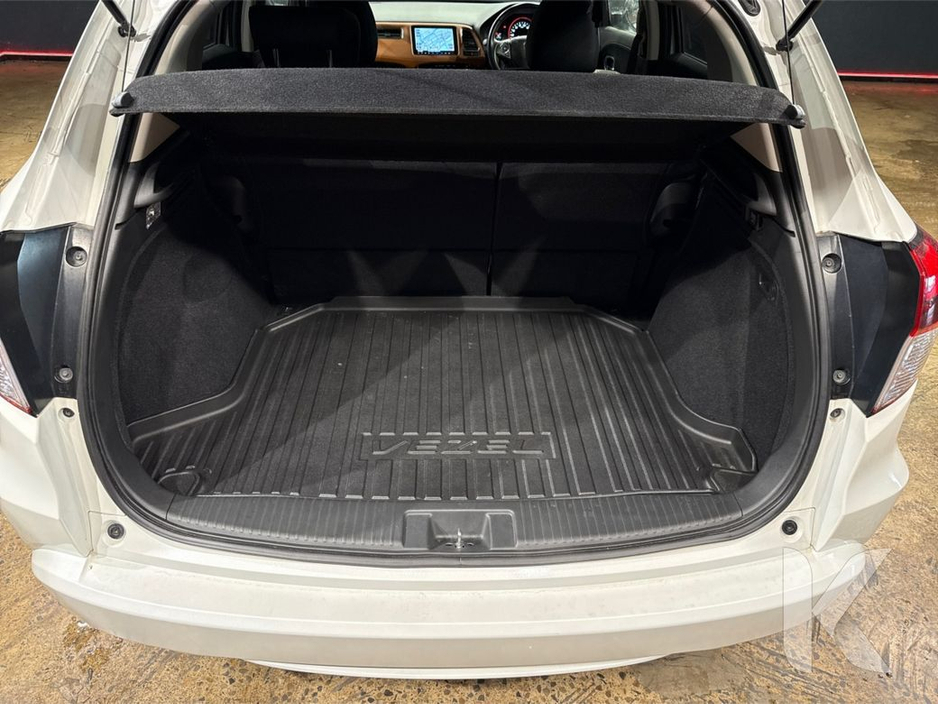 2017 Honda Vezel - image 12