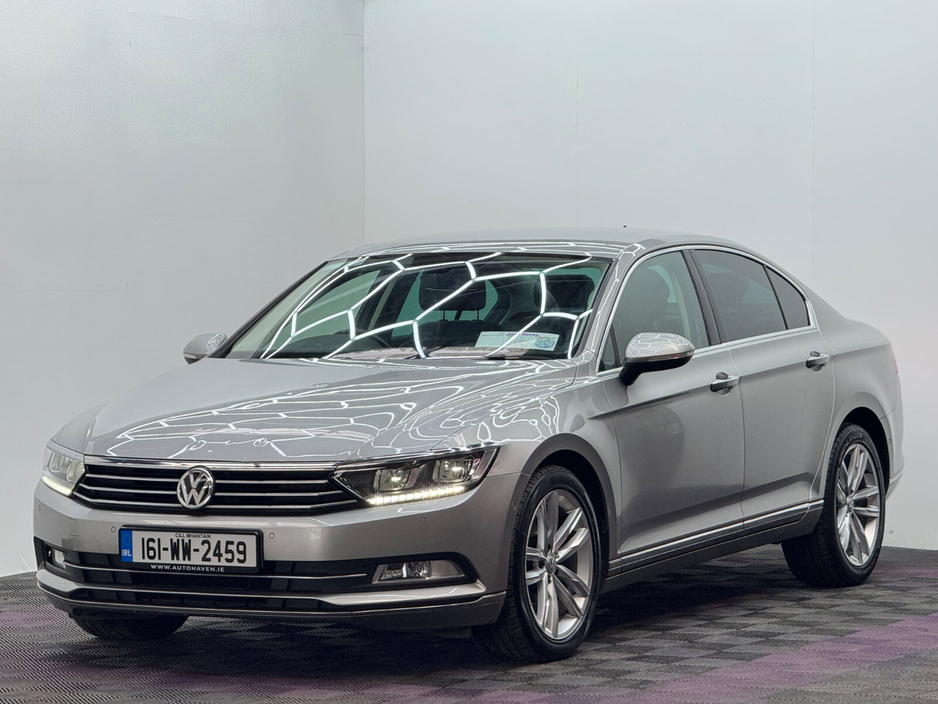 2016 Volkswagen Passat - image 3