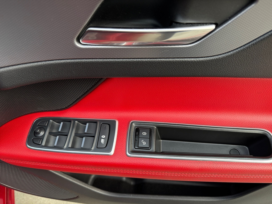 2018 Jaguar XF - image 14