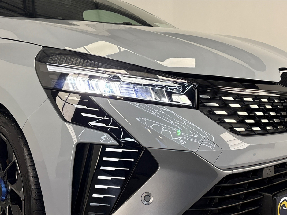 2025 Renault Clio ESPRIT ALPINE TCE90**HEATED MULTIFUNCTIONAL STEERING WHEEL**HEATED HALF LEATHER SPORT SEATS**DIGITAL DASH**TOUCH SCREEN APPLE CAR PLAY**DRIVE MODES**17" BLACK ALLOYS**ISOFIX**FINANCE AVAILABLE