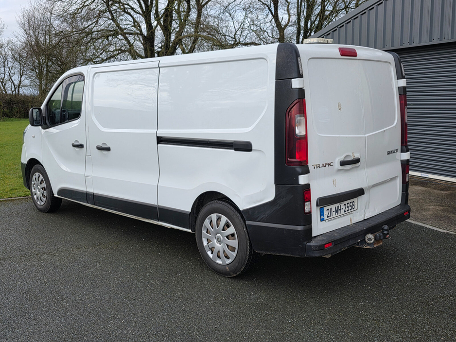 2021 Renault Trafic - image 7